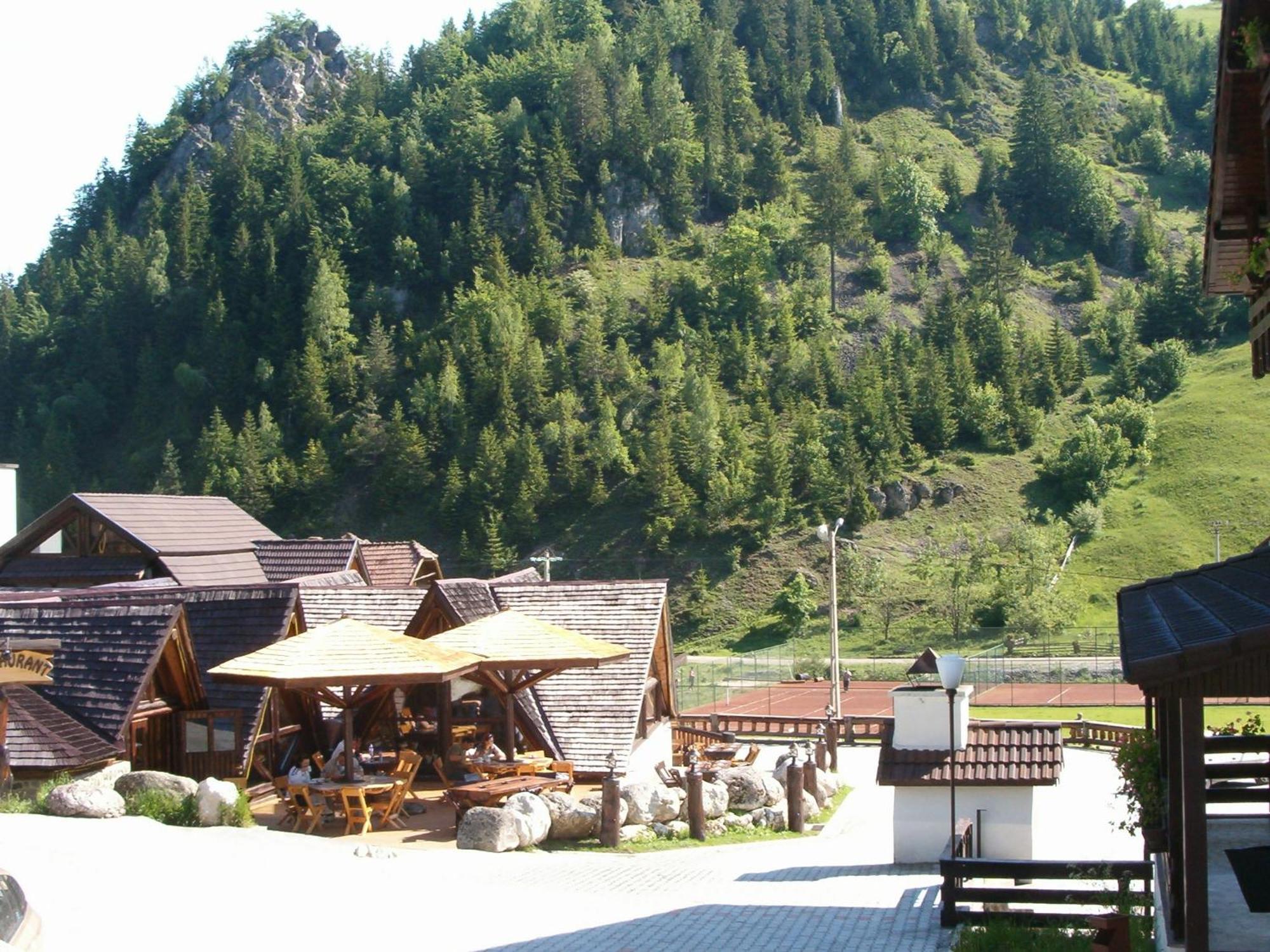 Resort Cheile Gradistei Moieciu موياشيو دي سوس المظهر الخارجي الصورة
